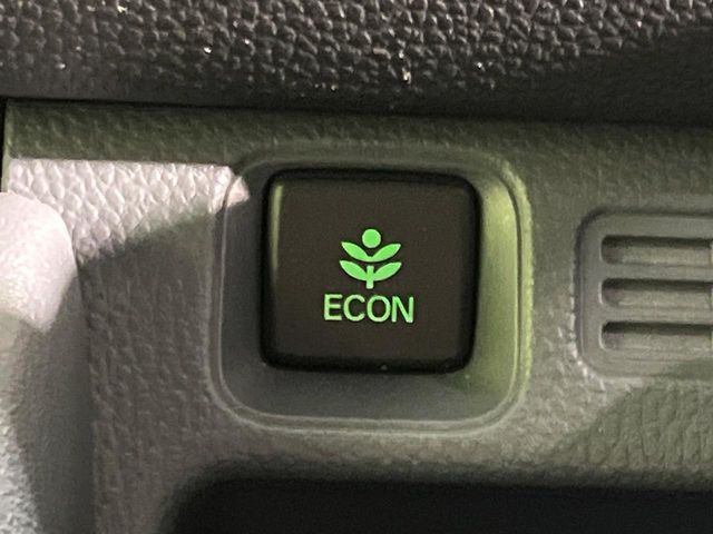 �y�A�C�h�����O�X�g�b�v�z�ԐM����a�؂Œ�Ԃ����ۂɃG���W�����~���A���ʂȔR���̏����}���܂��B�R��������ی�ɂȂ���@�\��G���W���̓u���[�L�𗣂��΍Ďn�����܂��B