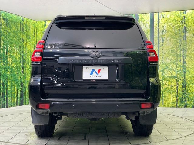 安心の最長10年・走行無制限保証(有償)をご用意。保証内容も充実はもちろん、無料点検&オイル交換や、年中無休の全国・24時間ロードサービスも付帯されておりますのでご安心下さい。