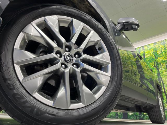 【純正19インチアルミホイール】外観にマッチした純正アルミホイールを装着しております。各種社外アルミホイールや、スタッドレスタイヤも取扱いしております。是非ご相談ください♪