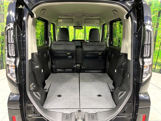 ���i�̂���������ʋ΁A���}���ɏ\���ȉ׎��X�y�[�X���m�ۂ��Ă���܂��B�Z�J���h�V�[�g��|���ƁA�傫�ȉו��̐ύڂ��\�ł���