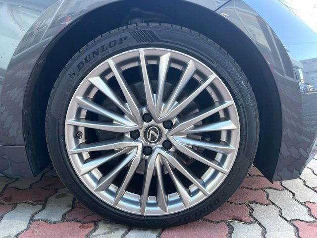 �y����19�C���`�A���~�z�C�[���z�O�ςɃ}�b�`���������A���~�z�C�[���𑕒����Ă���܂��B�e��ЊO�A���~�z�C�[����A�X�^�b�h���X�^�C�����戵�����Ă���܂��B���񂲑��k����������