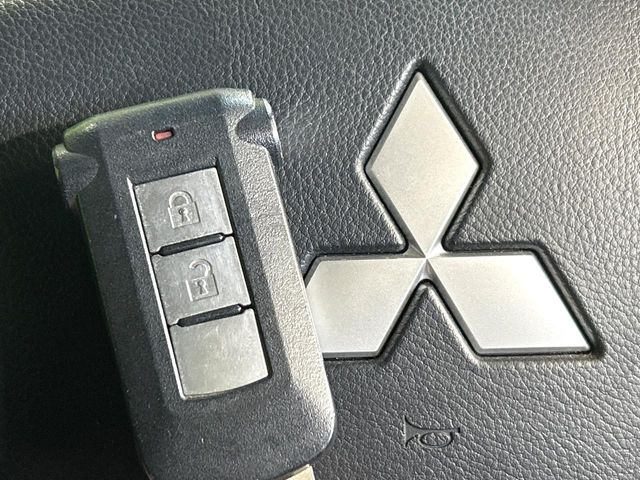 �y�I�y���[�V�����L�[�z�J�o����|�P�b�g�ɓ��ꂽ�܂܂ł��h�A�̎{���E�������\�ȃX�}�[�g�L�[�𑕔��B�G���W���̃I���E�I�t�����J�M�����o���K�v����������Ƃ��Ă��֗��ł���