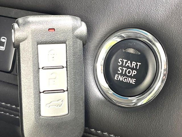 �y�I�y���[�V�����L�[�z�J�o����|�P�b�g�ɓ��ꂽ�܂܂ł��h�A�̎{���E�������\�ȃX�}�[�g�L�[�𑕔��B�G���W���̃I���E�I�t�����J�M�����o���K�v����������Ƃ��Ă��֗��ł���