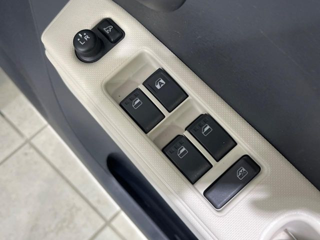 �y�d���i�[�~���[�z�T�C�h�~���[�͓d���i�[���ƂȂ��Ă���A�������ԏ�ł��L�Y�������X�N��}�����܂��B