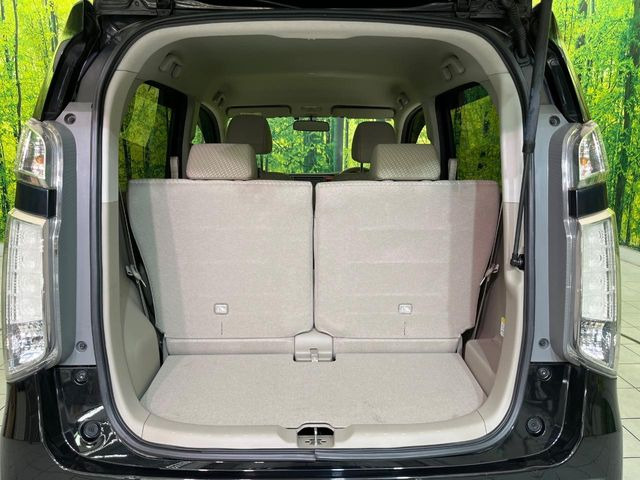 ���i�̂���������ʋ΁A���}���ɏ\���ȉ׎��X�y�[�X���m�ۂ��Ă���܂��B�Z�J���h�V�[�g��|���ƁA�傫�ȉו��̐ύڂ��\�ł���