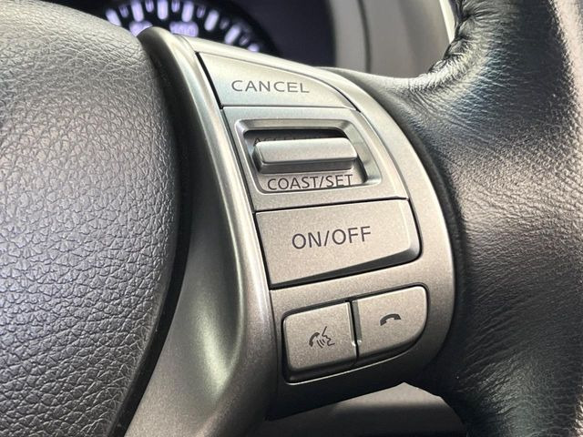 �y�N���[�Y�R���g���[���z�������H�����N���N���s�B�A�N�Z���𗣂��Ă���葬�x�ő��s���ł��A�������^�]���̕��S���y��!�����E�������ȒP�ȃX�C�b�`����Œ����ł��܂��B