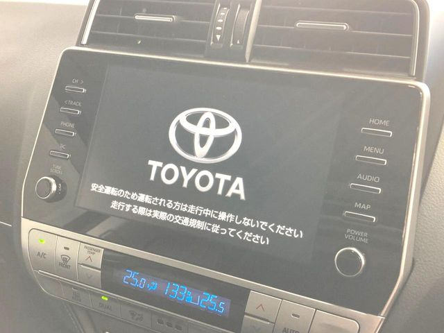 【メーカー9インチ純正ナビ】インテリアに溶け込むスタイリッシュな「専用設計」メーカーナビを装備♪視認性や操作性など基本性能にも優れ、より上質なカーライフをお楽しみいただけます。