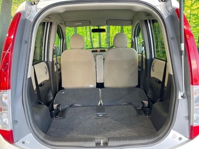 ���i�̂���������ʋ΁A���}���ɏ\���ȉ׎��X�y�[�X���m�ۂ��Ă���܂��B�Z�J���h�V�[�g��|���ƁA�傫�ȉו��̐ύڂ��\�ł���