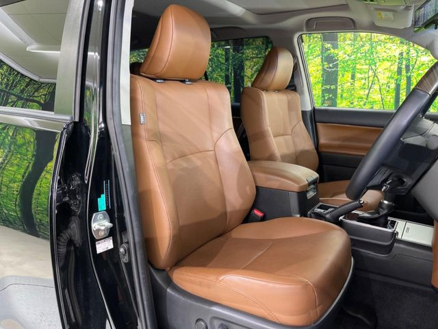 【ブラウンレザーシート】デザイン性が高く、高級感のある茶革シート。常に体に触れる部分だから、座り心地の良さにはこだわりたいですね♪汚れの付着や劣化を抑制する内装コーティング施工もおススメですよ♪