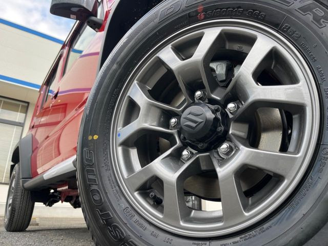 �y����15�C���`�A���~�z�C�[���z�O�ςɃ}�b�`���������A���~�z�C�[���𑕒����Ă���܂��B�e��ЊO�A���~�z�C�[����A�X�^�b�h���X�^�C�����戵�����Ă���܂��B���񂲑��k����������