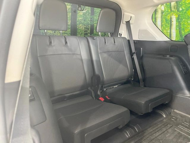 3列目シートはもちろん状態良好☆大人でもゆったりと座って頂けますので、大人数でのお出かけもラクラクです♪ご家族で、気の知れた仲間で、ドライブに行くのが楽しみですね♪