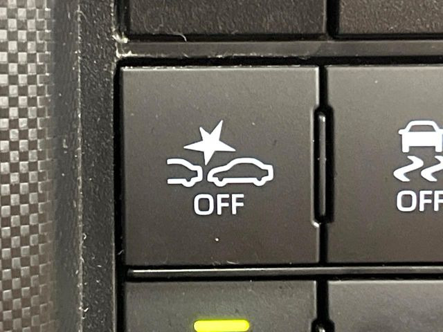 【スマートアシスト】走行中に前方の車両等を認識し、衝突しそうな時は警報とブレーキで衝突回避と被害軽減をアシスト。より安全にドライブをお楽しみいただけます。