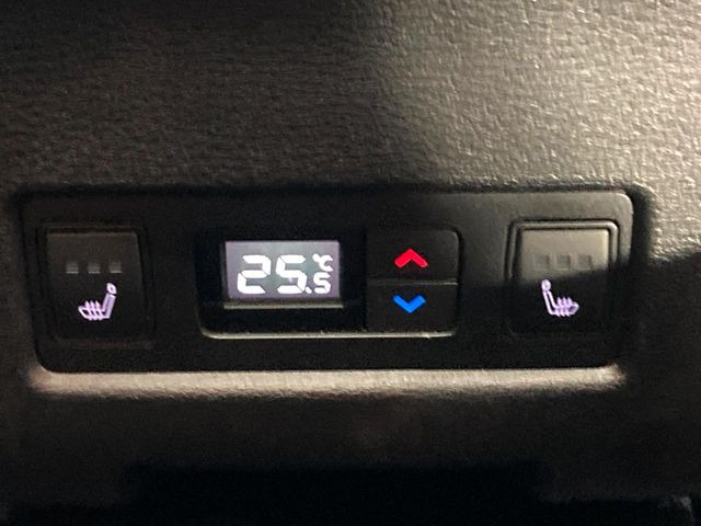 【シートヒーター】寒い日に重宝するシートヒーター!エアコンより早く温まってくれるので寒がりの人も安心ですね♪エアコンの温風は乾燥するから苦手、という方にもをおすすめです。