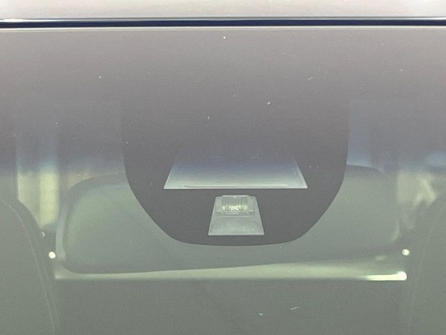 �y�z���_�Z���V���O�z���s���ɑO���̎ԗ�����F�����A�Փ˂������Ȏ��͌x��ƃu���[�L�ŏՓˉ���Ɣ�Q�y�����A�V�X�g�B�����S�Ƀh���C�u�����y���݂��������܂��B