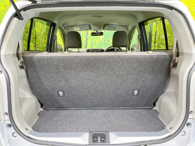 ���i�̂���������ʋ΁A���}���ɏ\���ȉ׎��X�y�[�X���m�ۂ��Ă���܂��B�Z�J���h�V�[�g��|���ƁA�傫�ȉו��̐ύڂ��\�ł���