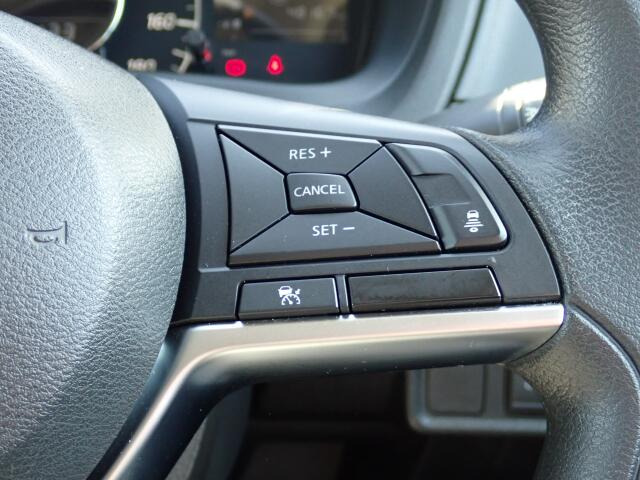 �y�N���[�Y�R���g���[���z�������H�ł̒��������s���y�ɁB�A�N�Z���y�_���𓥂܂��Ɏԑ������ɕۂ��Ƃ��\�ł��B�O���̎ԗ������m���ĎԊԂ�ۂ悤�ɑ��x���߂��Ă���܂�!!