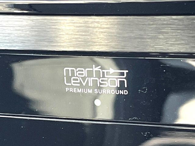 �y�}�[�N���r���\���T�E���h�V�X�e���z���[�J�[�I�v�V�����̍��i�ʃT�E���h�V�X�e���𓋍ځB��p�̃`���[�j���O���{���ꂽ�召�l�X�ȃX�s�[�J�[����ǎ��ȃT�E���h���t�ł��A�Տꊴ���ӂ�鉹����Ԃ����o���܂��B