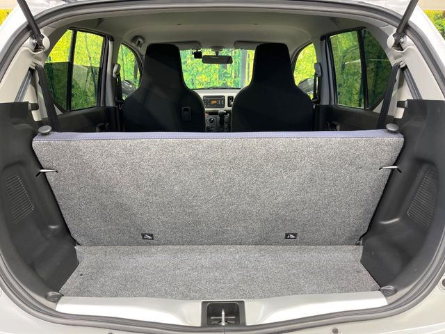 ���i�̂���������ʋ΁A���}���ɏ\���ȉ׎��X�y�[�X���m�ۂ��Ă���܂��B�Z�J���h�V�[�g��|���ƁA�傫�ȉו��̐ύڂ��\�ł���