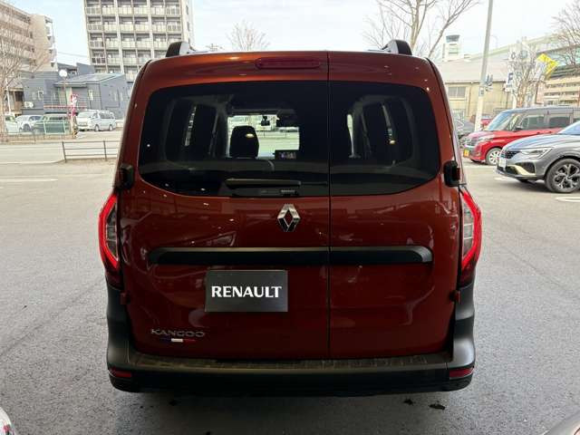 �C���e���A�́A�t�����X���̎��p���Ǝg������̗ǂ����Z�������f�U�C���ƁA����S�������K�Ŋy�������Ԃ��߂�����悤�H�v���ꂽ�����������ŁA