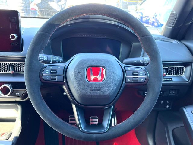 �y�A���J���^�[���X�e�A�����O�z����ɂ����f�ނ��̗p����A�O���b�v���\�ɗD�ꂽ�X�e�A�����O�ł��B�n���h�����O���̑��쐫�����サ�A���S�E���S�ȑ��s�ɍv�����܂��B���������ӂ�錩���ڂ������ł��ˁ�