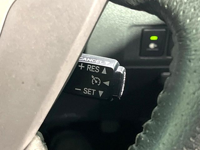 �y�N���[�Y�R���g���[���z�������H�����N���N���s�B�A�N�Z���𗣂��Ă���葬�x�ő��s���ł��A�������^�]���̕��S���y��!�����E�������ȒP�ȃX�C�b�`����Œ����ł��܂��B