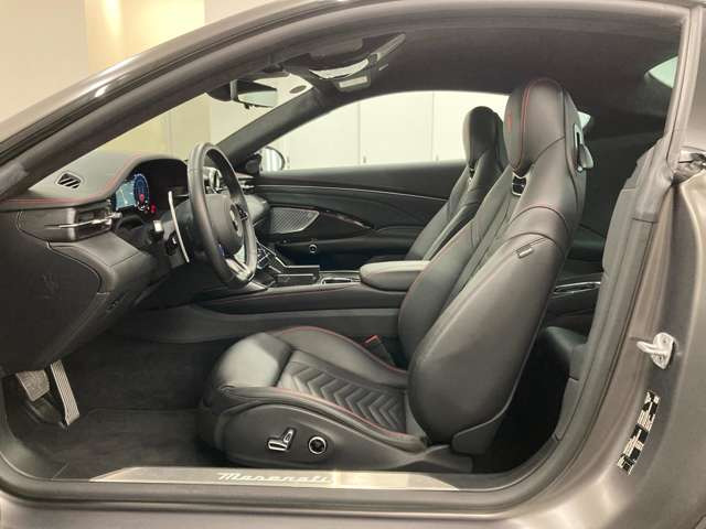 グラントゥーリズモ3.0 トロフェオ 4WD