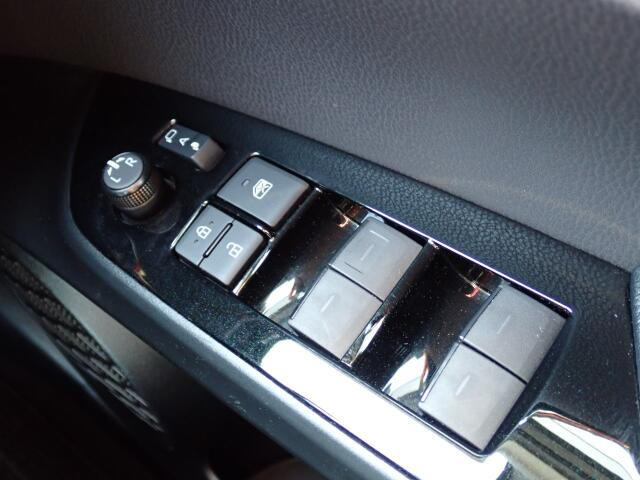 �d���i�[���h�A�~���[�E�p���[�E�B���h�E�������Ă��܂��B