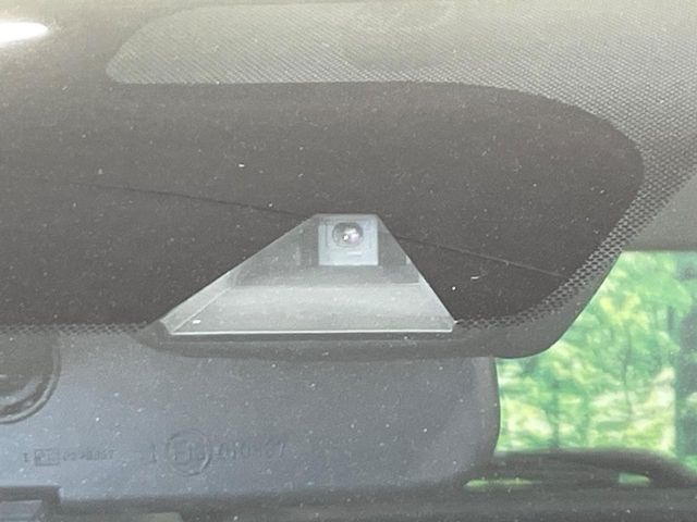 �y�G�}�[�W�F���V�[�u���[�L�z���s���ɑO���̎ԗ�����F�����A�Փ˂������Ȏ��͌x��ƃu���[�L�ŏՓˉ���Ɣ�Q�y�����A�V�X�g�B�����S�Ƀh���C�u�����y���݂��������܂��B