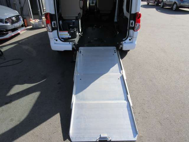 NV200バネットバン1.6 チェアキャブ 車いす2名仕様