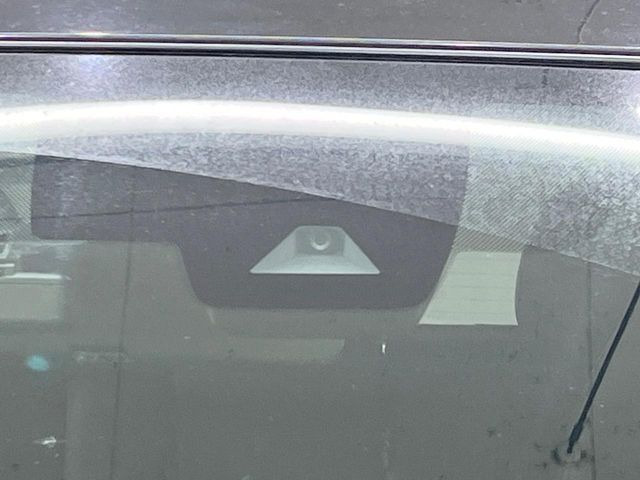 �y�Փˌy�����u�z���s���ɑO���̎ԗ�����F�����A�Փ˂������Ȏ��͌x��ƃu���[�L�ŏՓˉ���Ɣ�Q�y�����A�V�X�g�B�����S�Ƀh���C�u�����y���݂��������܂��B