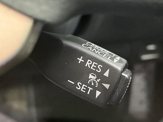 【レーダークルーズコントロール】高速道路での長距離走行が楽に!!自動で速度を保つクルーズコントロールが、衝突軽減システムと連携し、前方の車両を感知して車間を保つように速度調節してくれます!!