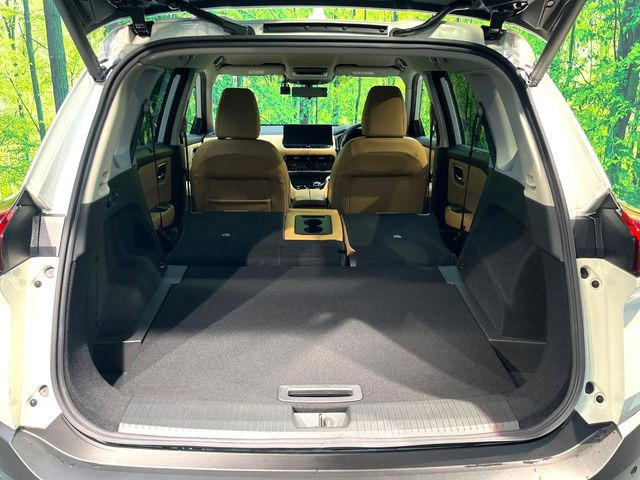 ���i�̂���������ʋ΁A���}���ɏ\���ȉ׎��X�y�[�X���m�ۂ��Ă���܂��B�Z�J���h�V�[�g��|���ƁA�傫�ȉו��̐ύڂ��\�ł���