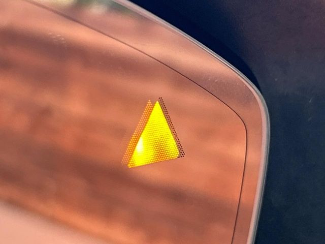 �y�u���C���h�X�|�b�g���j�^�����O�z���s���A�h�A�~���[�̎��p�ɂȂ�₷���ӏ��Ɍ㑱�Ԃ��ڋ߂���ƃT�C�h�~���[�t�߂Ɍx����\���A�h���C�o�[�ɒ��ӊ��N�����Ă���܂��B