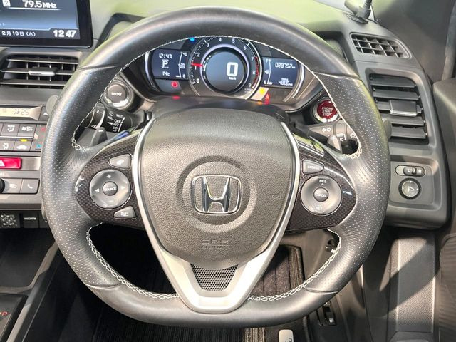 �y�����v�����X�e�A�����O�z�㎿�Ȋv���g�p���邱�ƂŁA��ɂ����������݂ƂĂ��^�]���₷���n���h���ł���