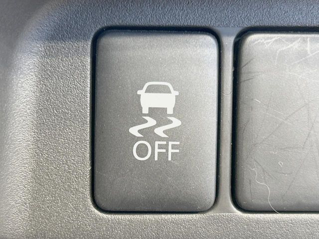 �y������h�~���u�z�ԗ��̉���������m����ƁA�����I�Ɏԗ��̐i�s������ۂ悤�Ɏԗ��𐧌䂵�܂��B�J�̓��ȂǊ���₷���H�ʏ󋵂ł����S�ȉ^�]���\�ł��B