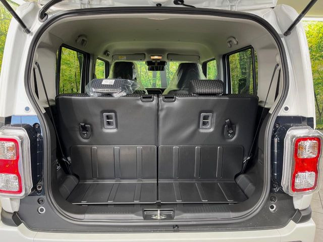 ���i�̂���������ʋ΁A���}���ɏ\���ȉ׎��X�y�[�X���m�ۂ��Ă���܂��B�Z�J���h�V�[�g��|���ƁA�傫�ȉו��̐ύڂ��\�ł���