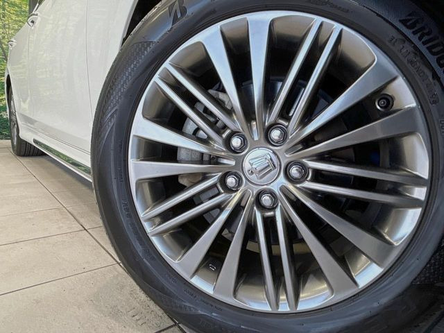 �y����17�C���`�A���~�z�C�[���z�O�ςɃ}�b�`���������A���~�z�C�[���𑕒����Ă���܂��B�e��ЊO�A���~�z�C�[����A�X�^�b�h���X�^�C�����戵�����Ă���܂��B���񂲑��k����������