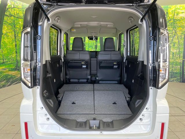 ���i�̂���������ʋ΁A���}���ɏ\���ȉ׎��X�y�[�X���m�ۂ��Ă���܂��B�Z�J���h�V�[�g��|���ƁA�傫�ȉו��̐ύڂ��\�ł���