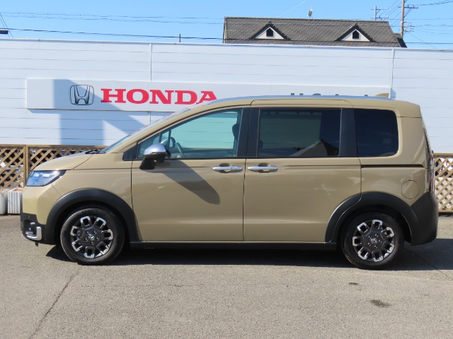 フリード1.5 e:HEV クロスター