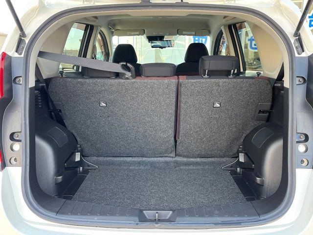 ���i�̂���������ʋ΁A���}���ɏ\���ȉ׎��X�y�[�X���m�ۂ��Ă���܂��B�Z�J���h�V�[�g��|���ƁA�傫�ȉו��̐ύڂ��\�ł���