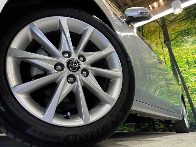 【純正17インチアルミホイール】外観にマッチした純正アルミホイールを装着しております。各種社外アルミホイールや、スタッドレスタイヤも取扱いしております。是非ご相談ください♪