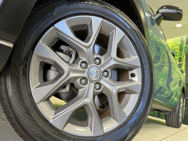 �y����18�C���`�A���~�z�C�[���z�O�ςɃ}�b�`���������A���~�z�C�[���𑕒����Ă���܂��B�e��ЊO�A���~�z�C�[����A�X�^�b�h���X�^�C�����戵�����Ă���܂��B���񂲑��k����������