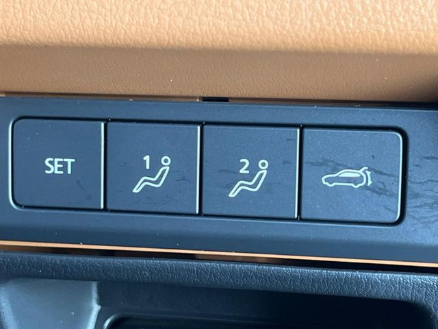 【パワーバックドア】スマートキーや運転席のボタンを押すだけでリアゲートが自動で開閉します!荷物を持っている時や、高い位置にあるバックドアを閉める際に便利な機能です♪