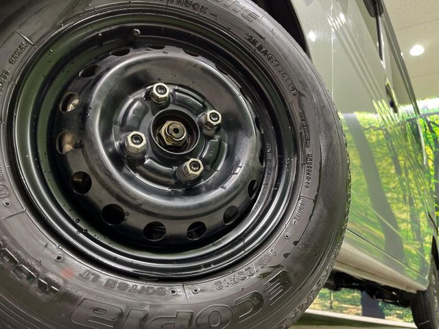 �y12�C���`�A���~�z�C�[���z�O�ςɃ}�b�`�����A���~�z�C�[���𑕒����Ă���܂��B�e��A���~�z�C�[����A�X�^�b�h���X�^�C�����戵�����Ă���܂��B���񂲑��k����������