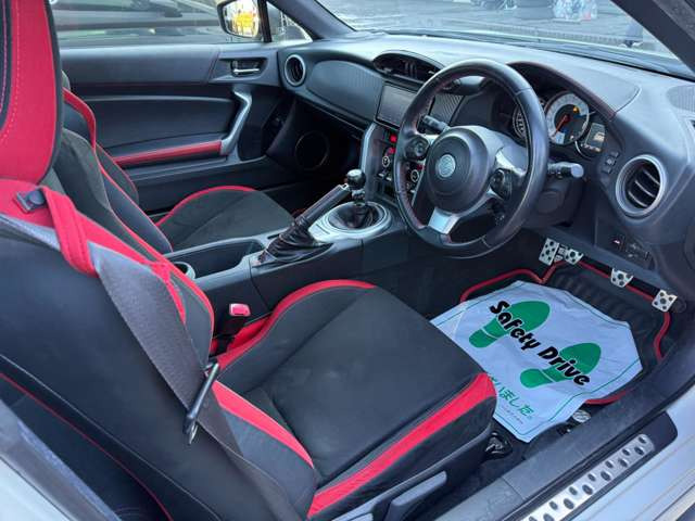 �V�[�g�͐G��S�n�A����S�n�Ƃ��ɏ㎿�Ȏd�オ��B�����ւ̒������h���C�u�ł����ɂ����A���K�ȃh���C�u���y���߂܂��B