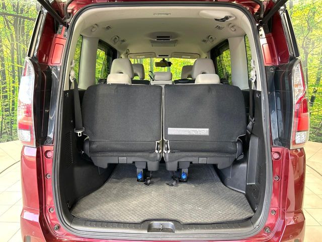 ���i�̂���������ʋ΁A���}���ɏ\���ȉ׎��X�y�[�X���m�ۂ��Ă���܂��B�Z�J���h�V�[�g��|���ƁA�傫�ȉו��̐ύڂ��\�ł���