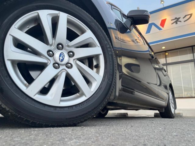 �y����16�C���`�A���~�z�C�[���z�O�ςɃ}�b�`���������A���~�z�C�[���𑕒����Ă���܂��B�e��ЊO�A���~�z�C�[����A�X�^�b�h���X�^�C�����戵�����Ă���܂��B���񂲑��k����������