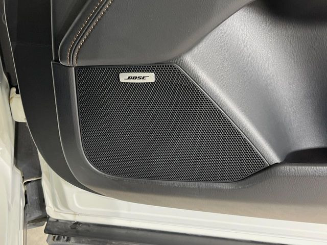 �yBOSE�T�E���h�V�X�e���z���[�J�[�I�v�V�����̍��i�ʃT�E���h�V�X�e���𓋍ځB��p�̃`���[�j���O���{���ꂽ�召�l�X�ȃX�s�[�J�[����ǎ��ȃT�E���h���t�ł��A�Տꊴ���ӂ�鉹����Ԃ����o���܂��B