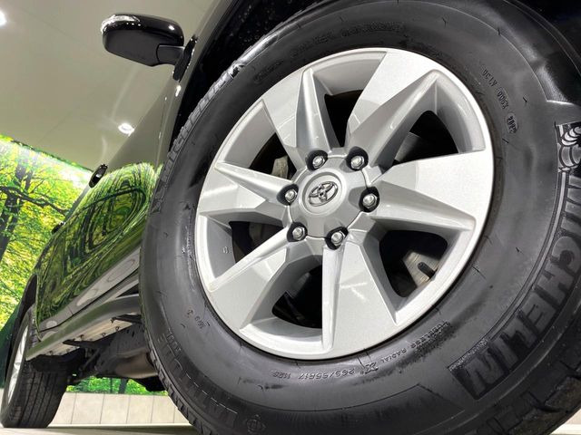 �y����17�C���`�A���~�z�C�[���z�O�ςɃ}�b�`���������A���~�z�C�[���𑕒����Ă���܂��B�e��ЊO�A���~�z�C�[����A�X�^�b�h���X�^�C�����戵�����Ă���܂��B���񂲑��k����������