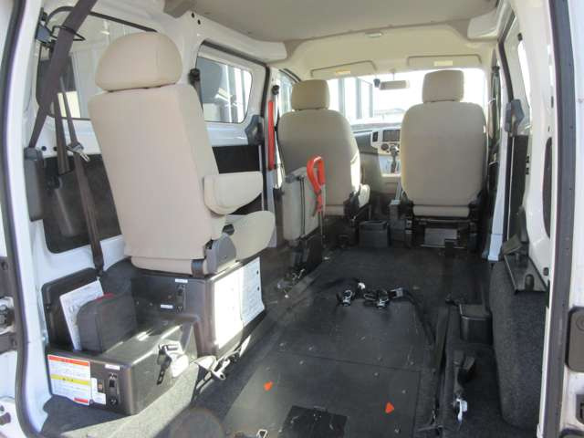 NV200バネットバン1.6 チェアキャブ 車いす2名仕様